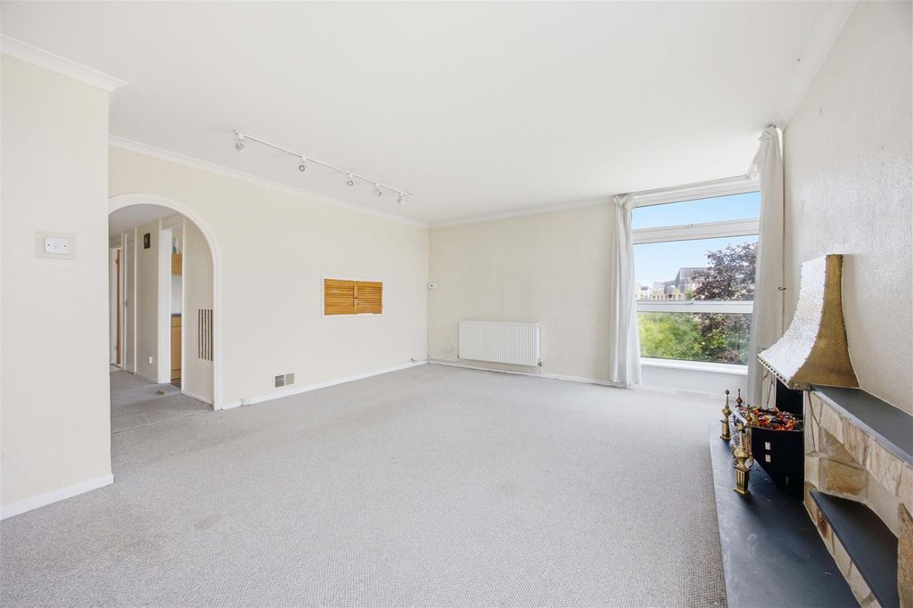 Property photo 2 of 13 Living/Dining Room (3)