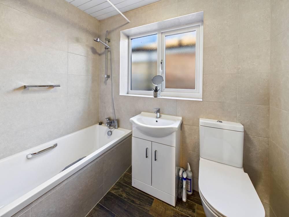 Property photo 3 of 9 Bathroom