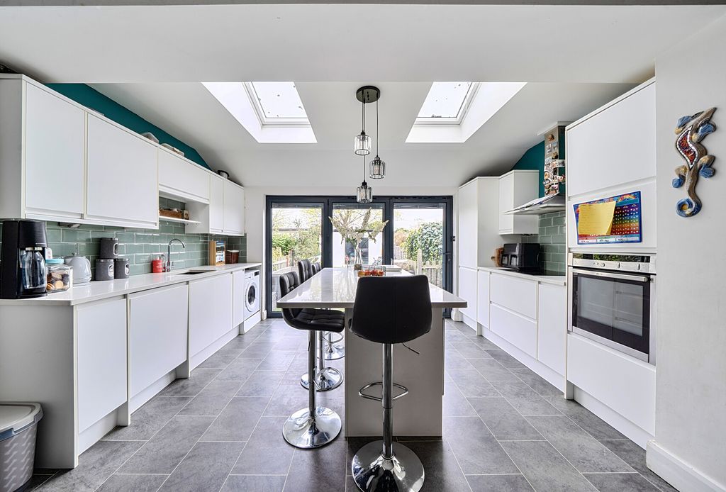 Property photo 2 of 23 1435240-13-69cd08...