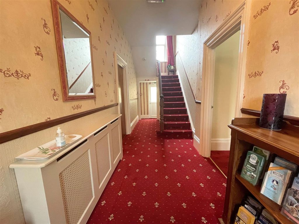 Property photo 2 of 19 Hallway.Jpg