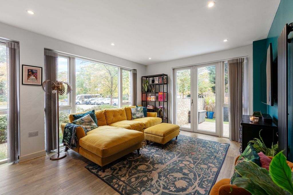 Property photo 2 of 24