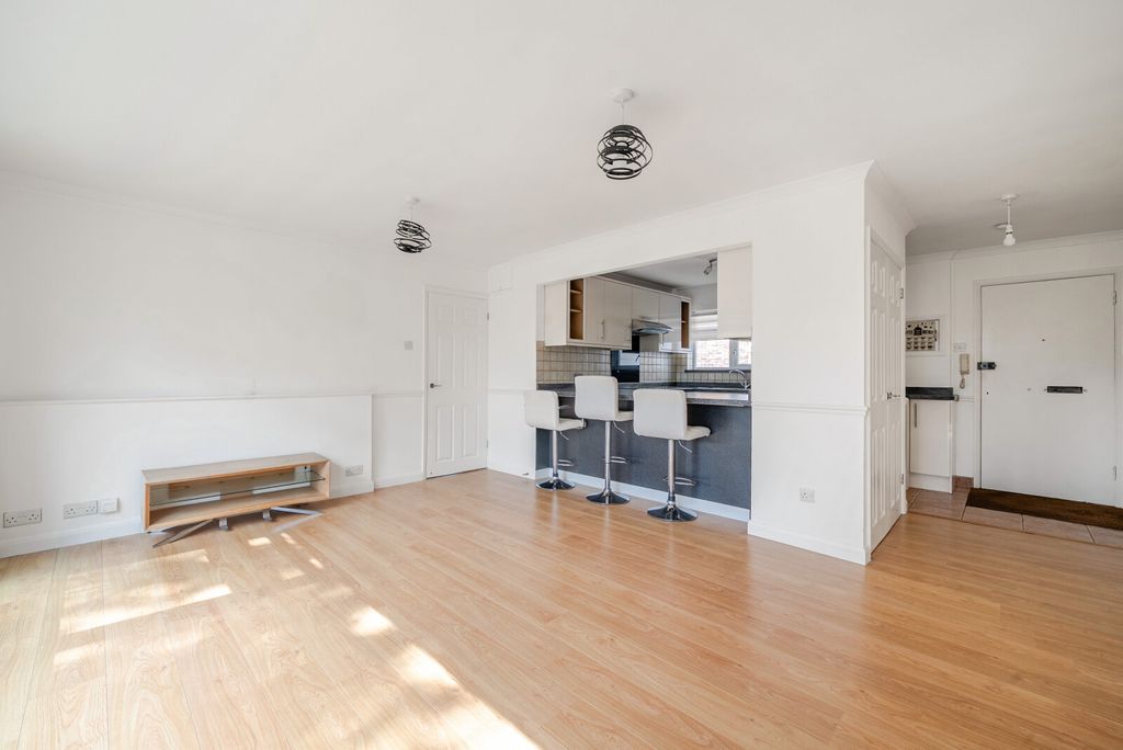 Property photo 3 of 11 1-6A427A4286F8F-1...