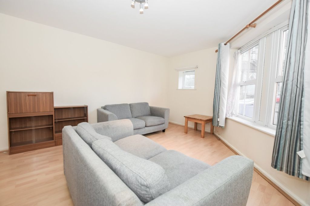 Property photo 2 of 17 Picture No. 27