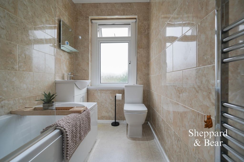 Property photo 3 of 32 Bathroom