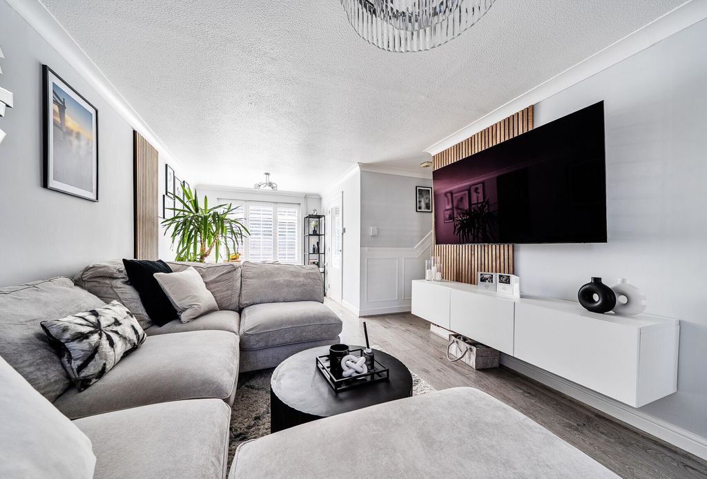 Property photo 2 of 20 1495844-15-6A5De6...