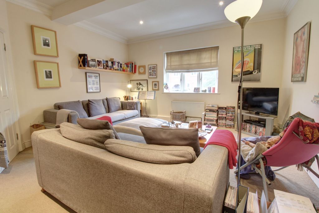 Property photo 2 of 13 Lounge 1