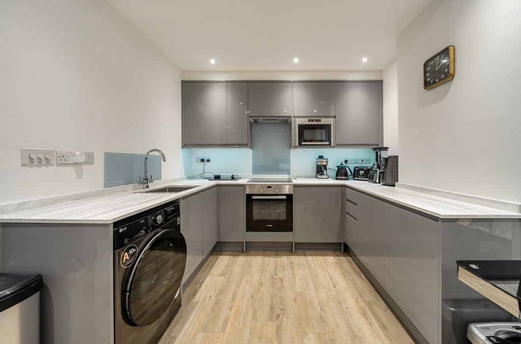 Property photo 2 of 8 1419919-6-69A1A9c...