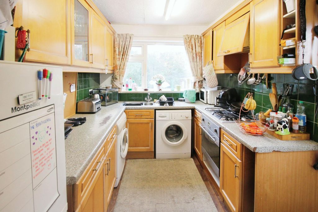 Property photo 3 of 19 Kitchen