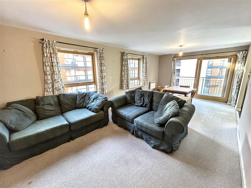 Property photo 3 of 11 Lounge/Diner