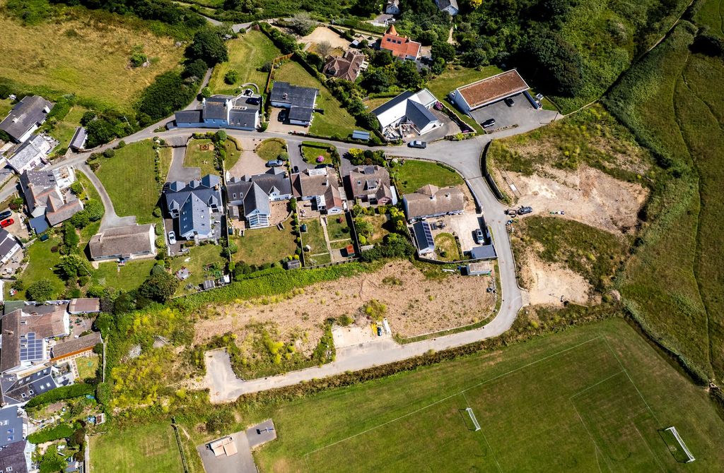 Property photo 2 of 20