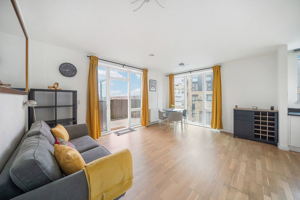 Property photo 2 of 21