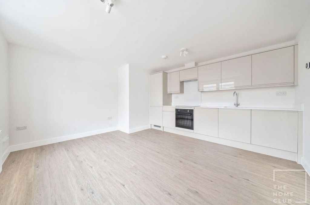 Property photo 1 of 13 4561182A-A1d9-49A8-B79E-986141F31Fbe