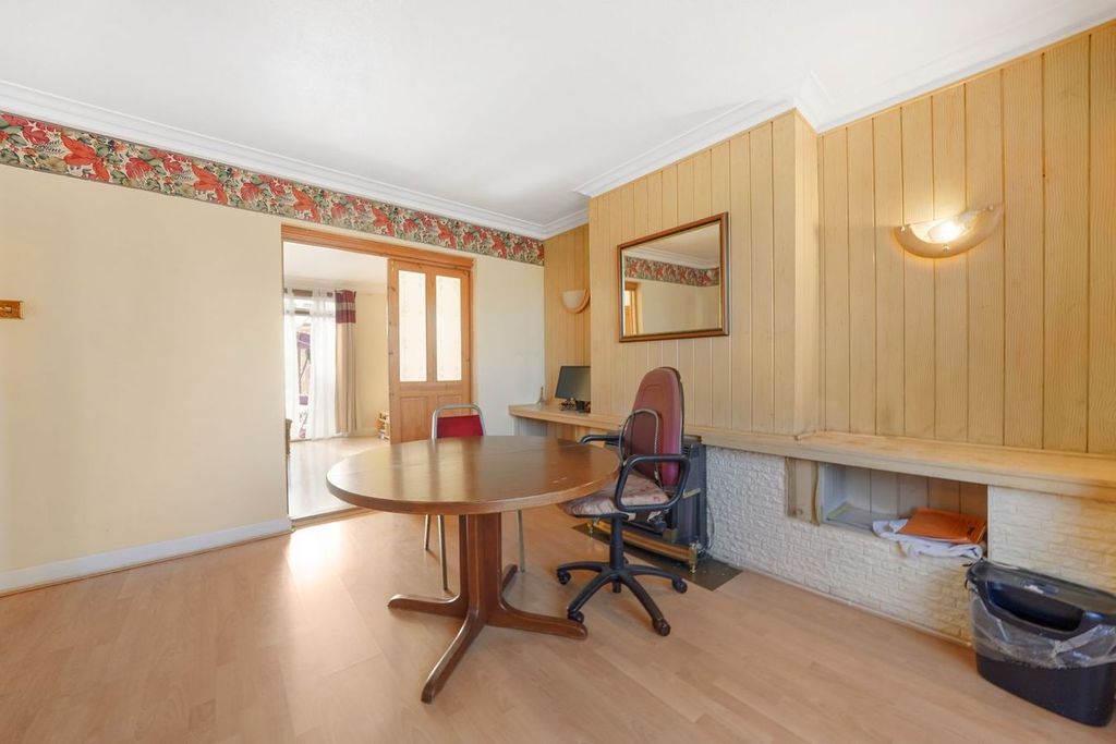 Property photo 3 of 23