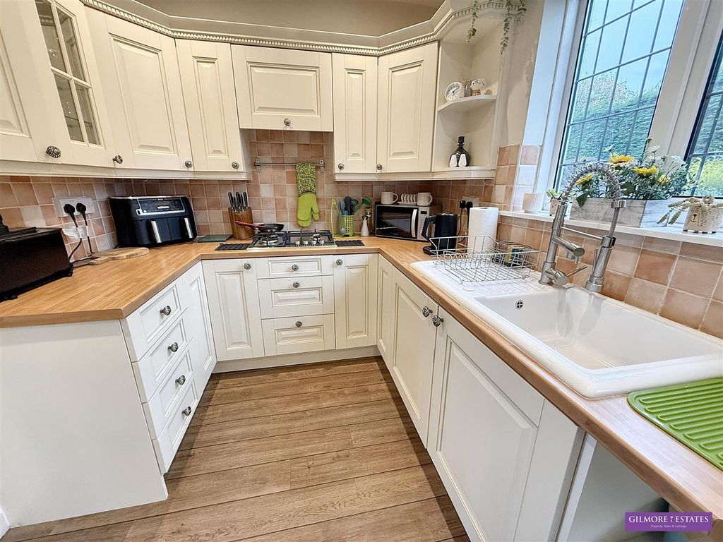 Property photo 3 of 16 Kitchen