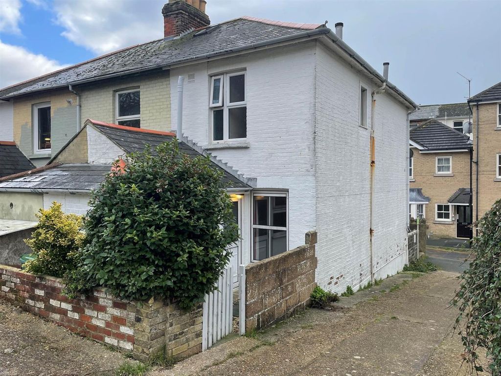 Property photo 2 of 9