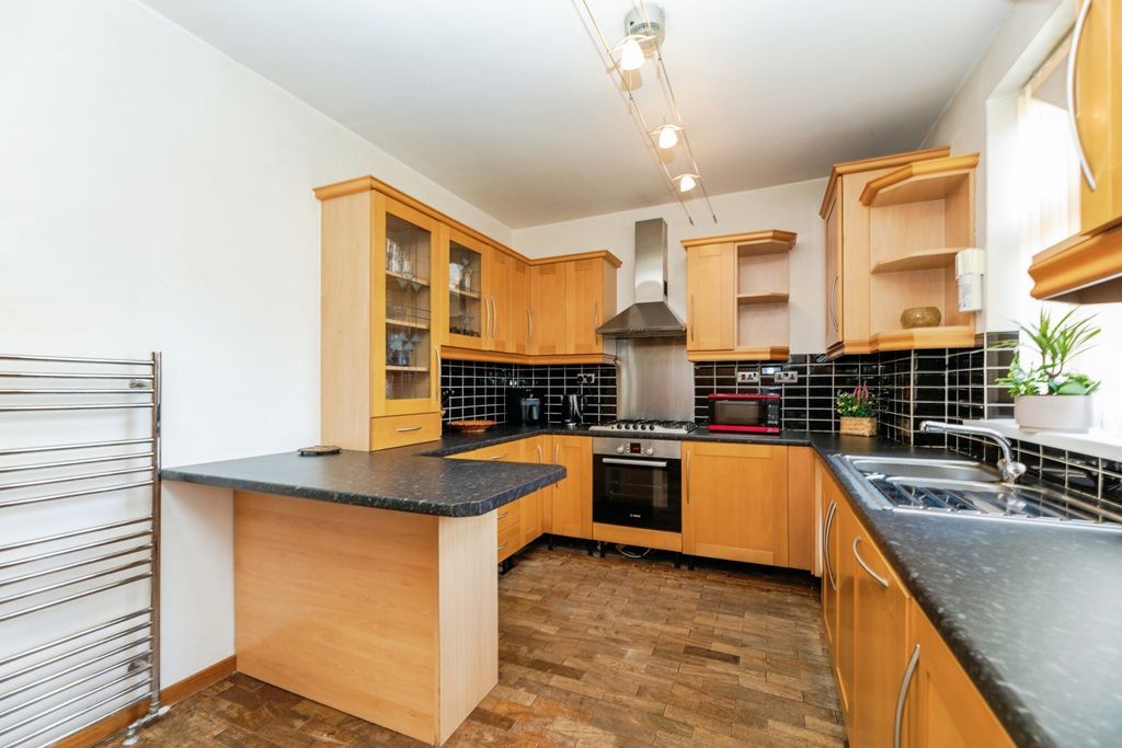 Property photo 2 of 17 Photo