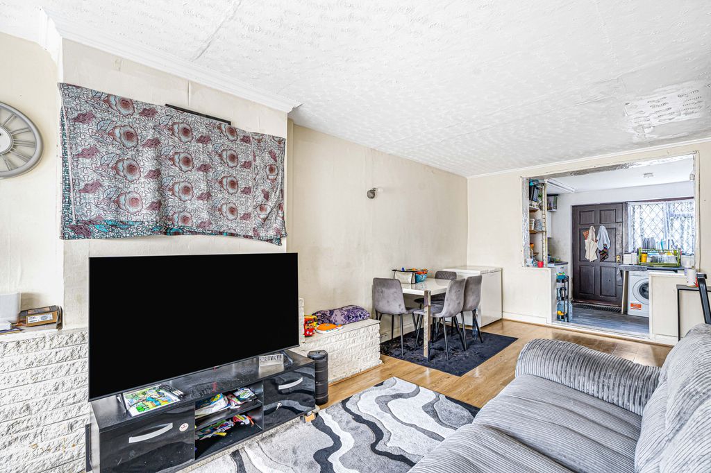 Property photo 2 of 9 9 92328