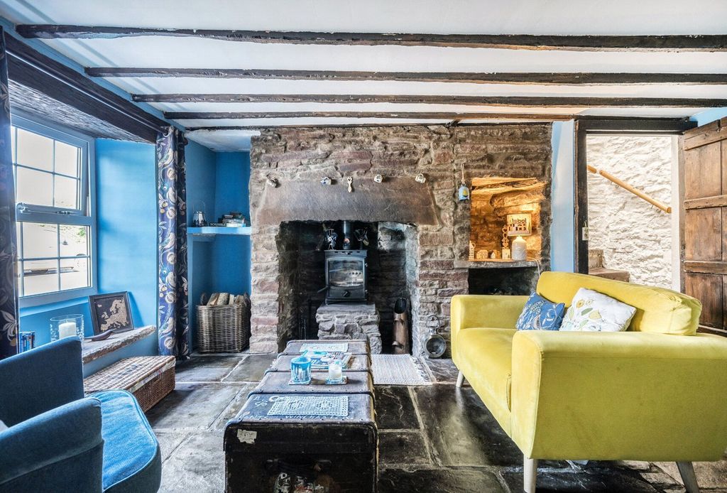 Property photo 3 of 10 Living Room