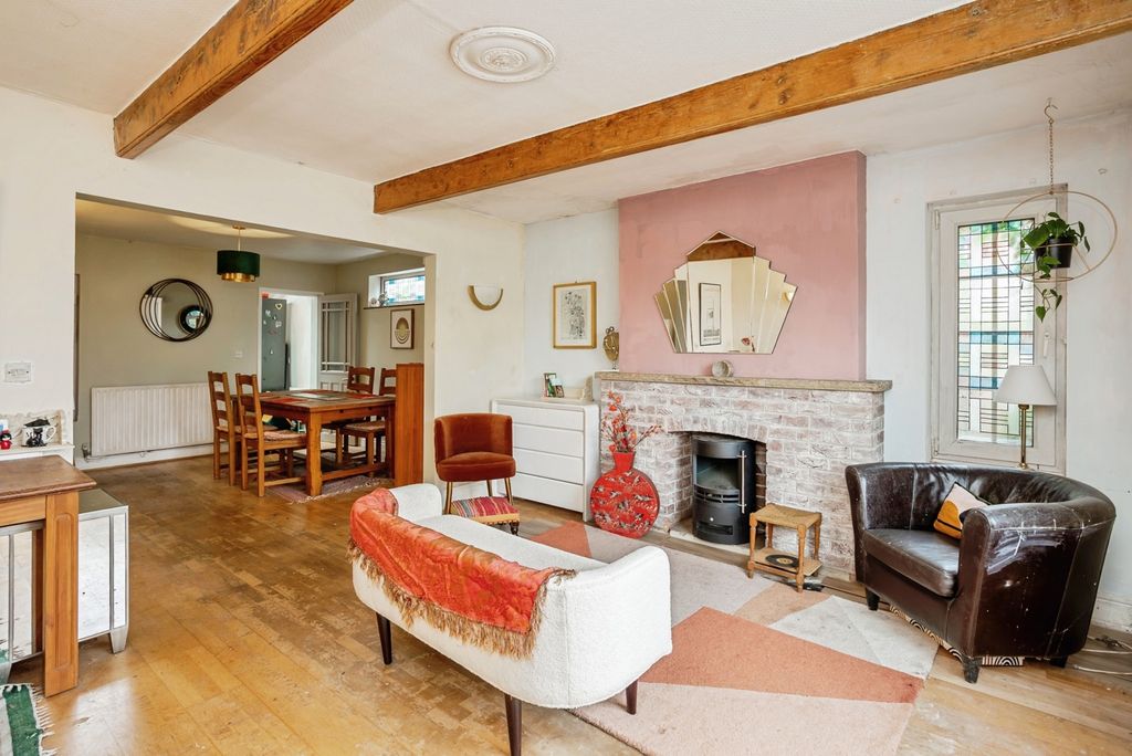Property photo 3 of 23 Pbox-Img.Jpg
