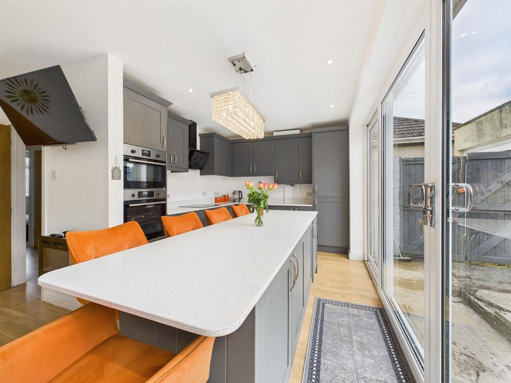 Property photo 3 of 17 Cam02295G0-Pr0364-Still002.Jpg