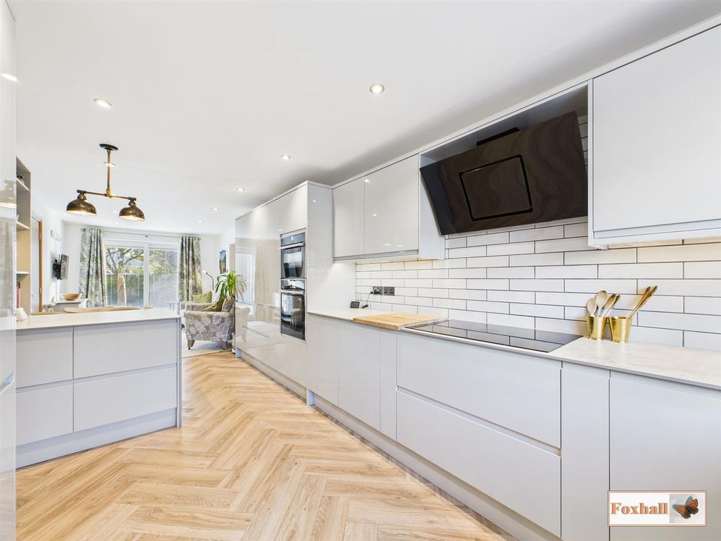 Property photo 3 of 36 Kitchen / Breakfast Area/Dining