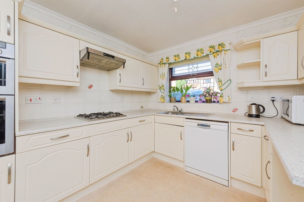 Property photo 2 of 17