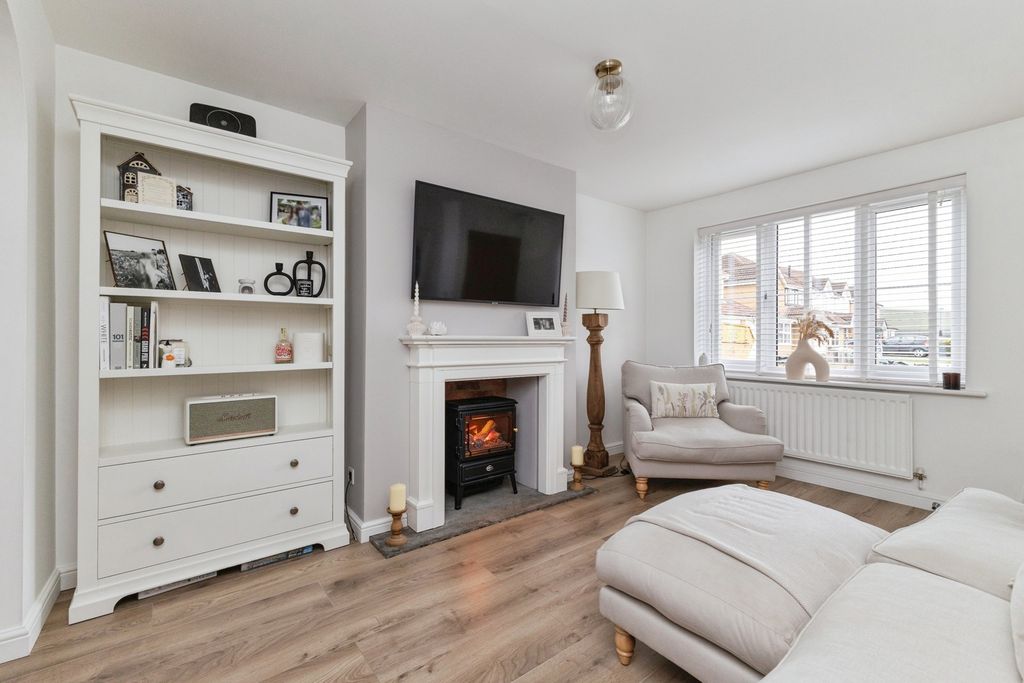 Property photo 3 of 17 Pbox-Img.Jpg