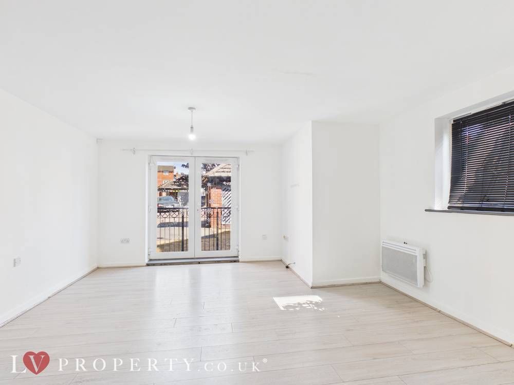 Property photo 1 of 7 Giraffe360-Still002