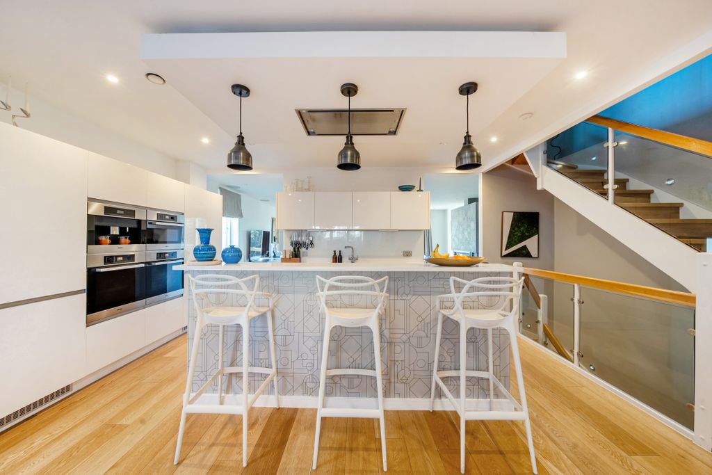 Property photo 3 of 30