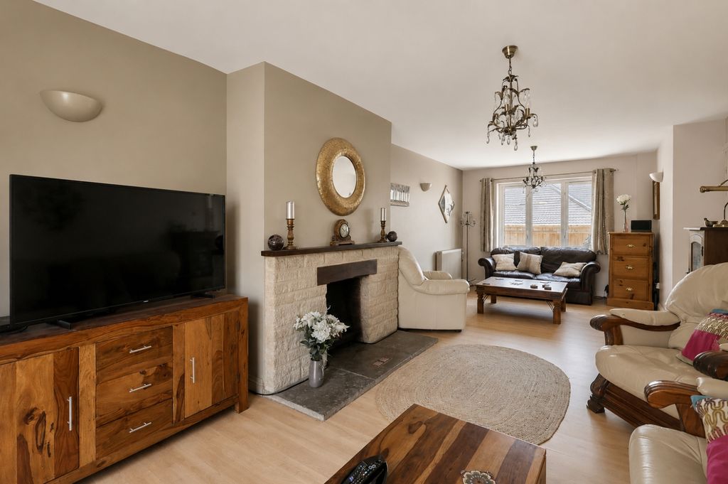 Property photo 3 of 22 E629569A-B8Af-49BA-9A09-669404F69630