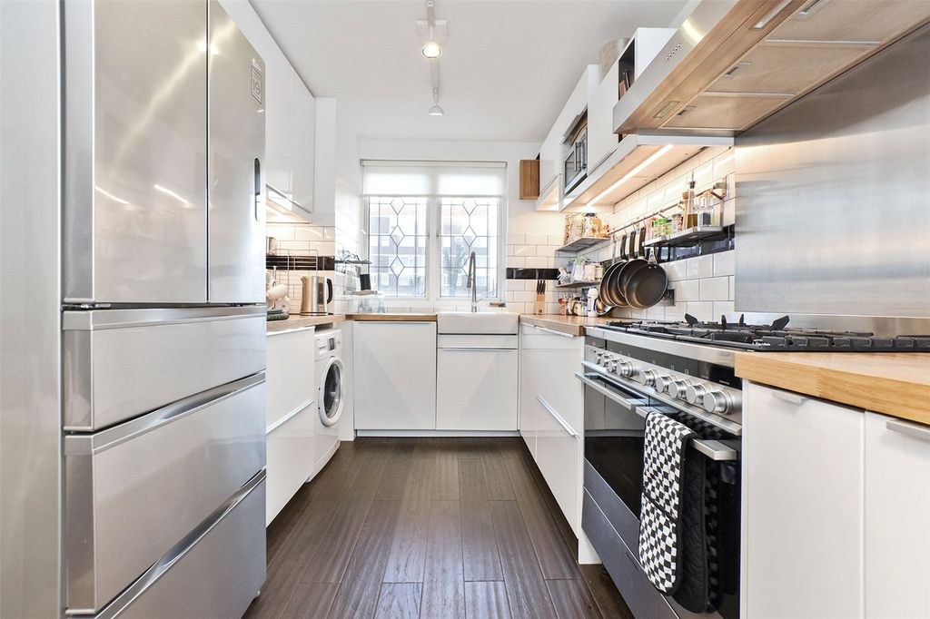 Property photo 2 of 12 Kitchen