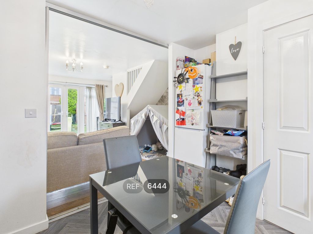 Property photo 3 of 21 Kitchen