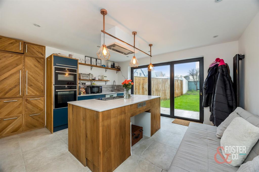 Property photo 2 of 17 Kingsway, 305, Flat 1-13.Jpg