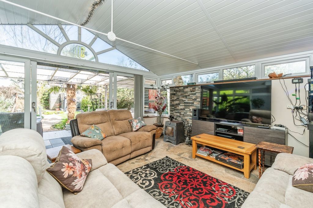 Property photo 3 of 19 Pbox-Img.Jpg