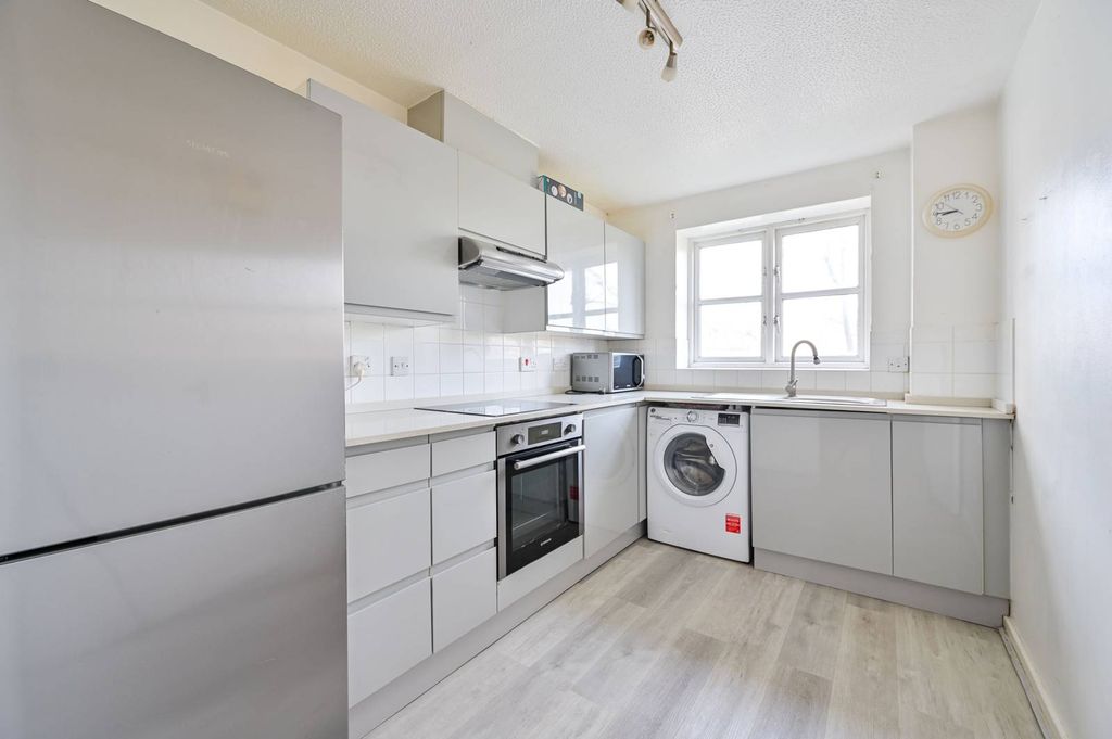 Property photo 3 of 7