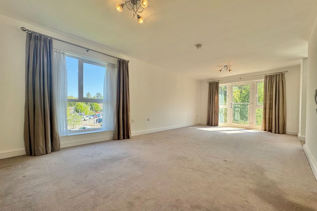 Property photo 3 of 10 Living Room