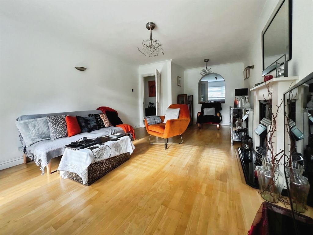 Property photo 3 of 21