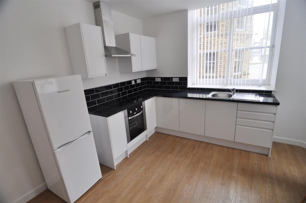 Property photo 2 of 7 Kitchen