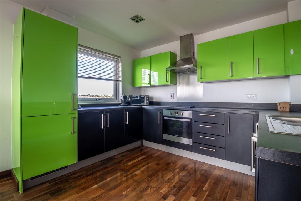 Property photo 2 of 10 Kitchen