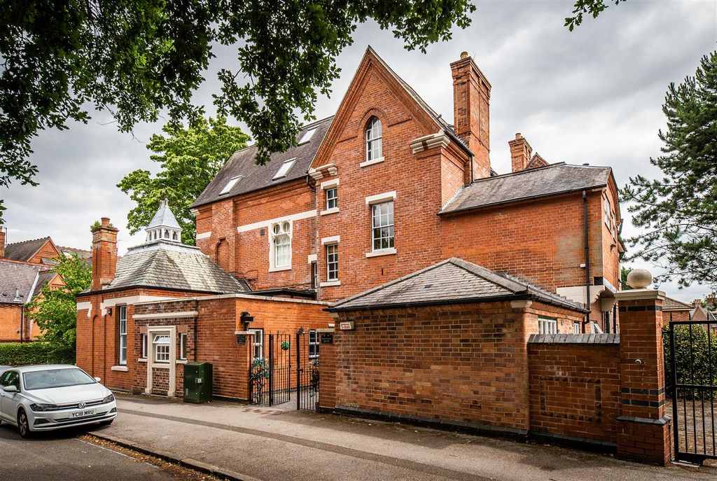 Property photo 1 of 10