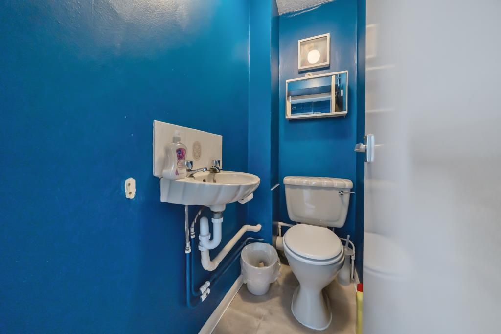 Property photo 3 of 7 Bathroom