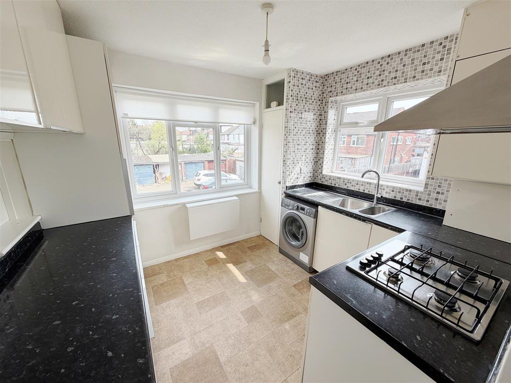 Property photo 3 of 16 Kit 3