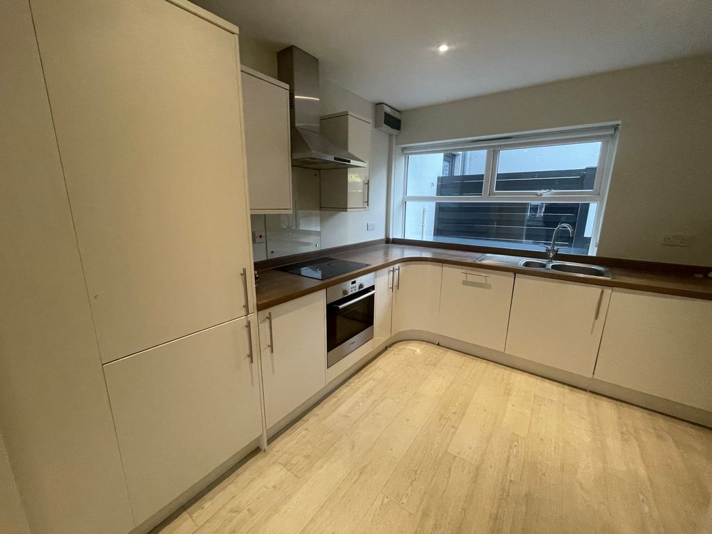 Property photo 2 of 7 Kitchen