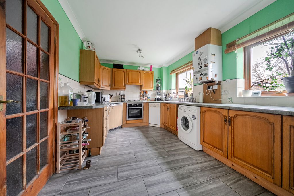 Property photo 3 of 26 Kitchen