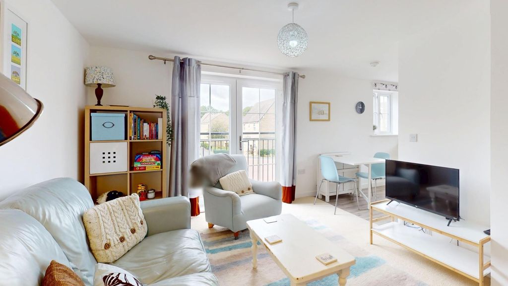 Property photo 2 of 10 4-Washburn-Apartments-09082025_091527.Jpg