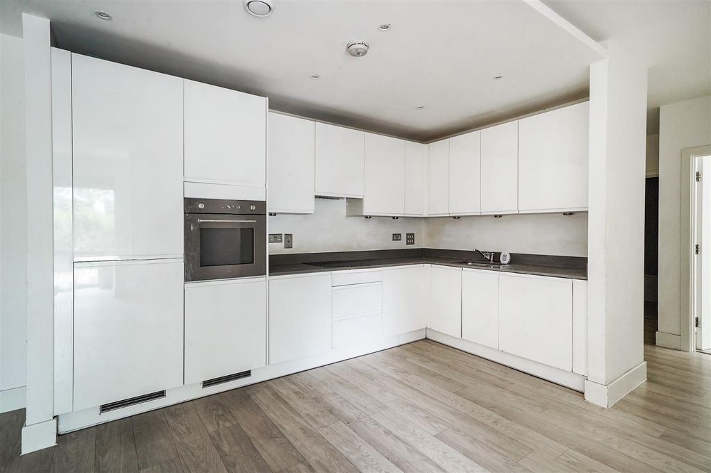 Property photo 2 of 10 Flat 33, Abbotsford Court - Rcbbv6Obgnm7Lylt0Nyk.J
