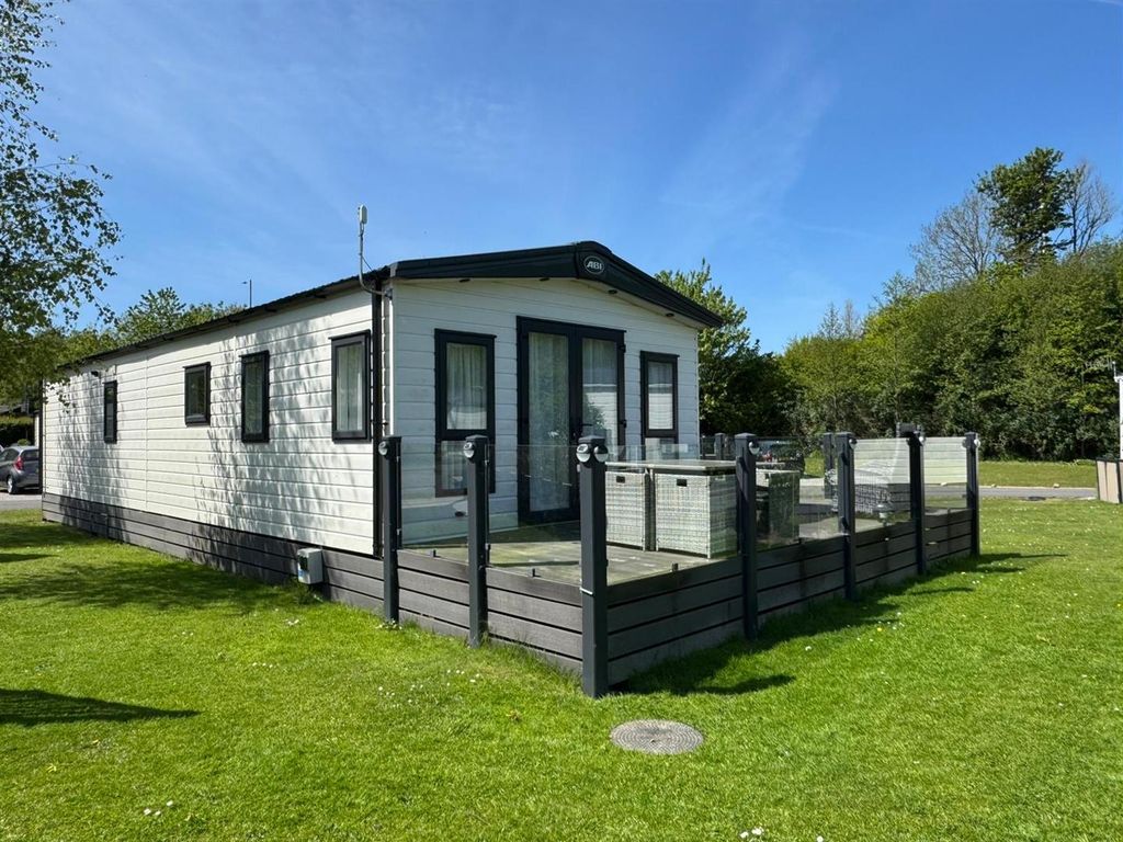 Property photo 2 of 25