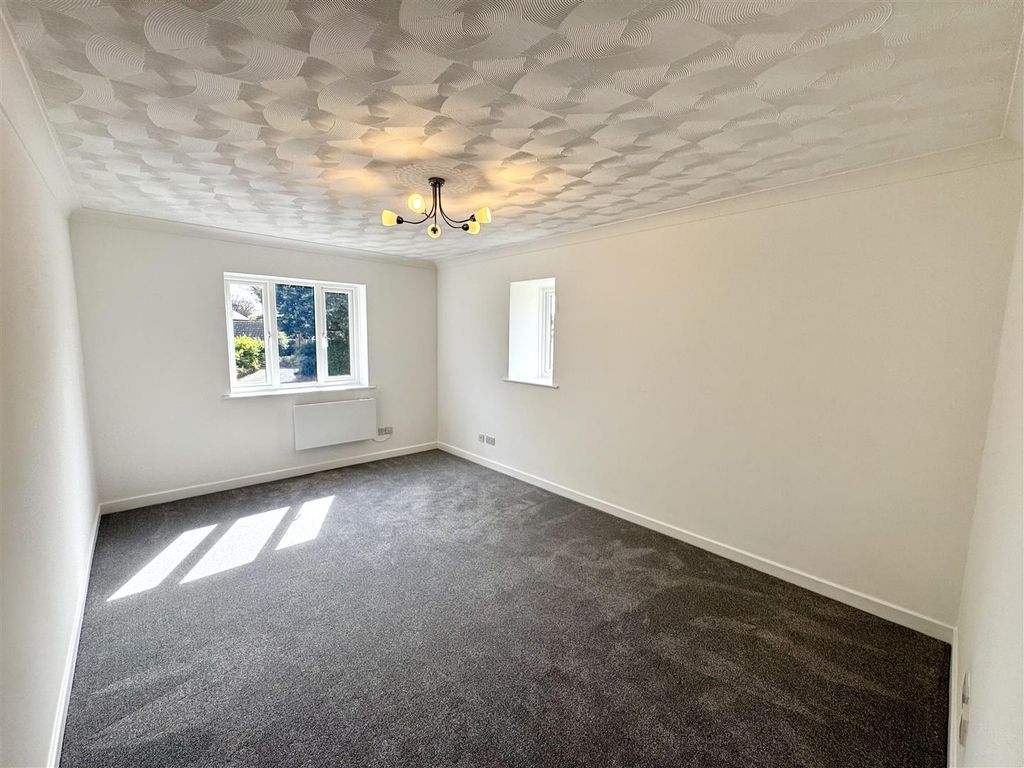 Property photo 2 of 13 Living/Dining Room