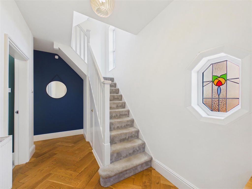Property photo 3 of 26 Entrance Hallway