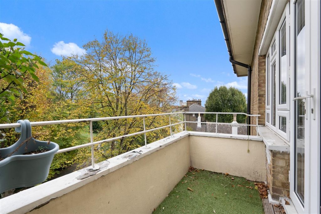 Property photo 2 of 9 3915682